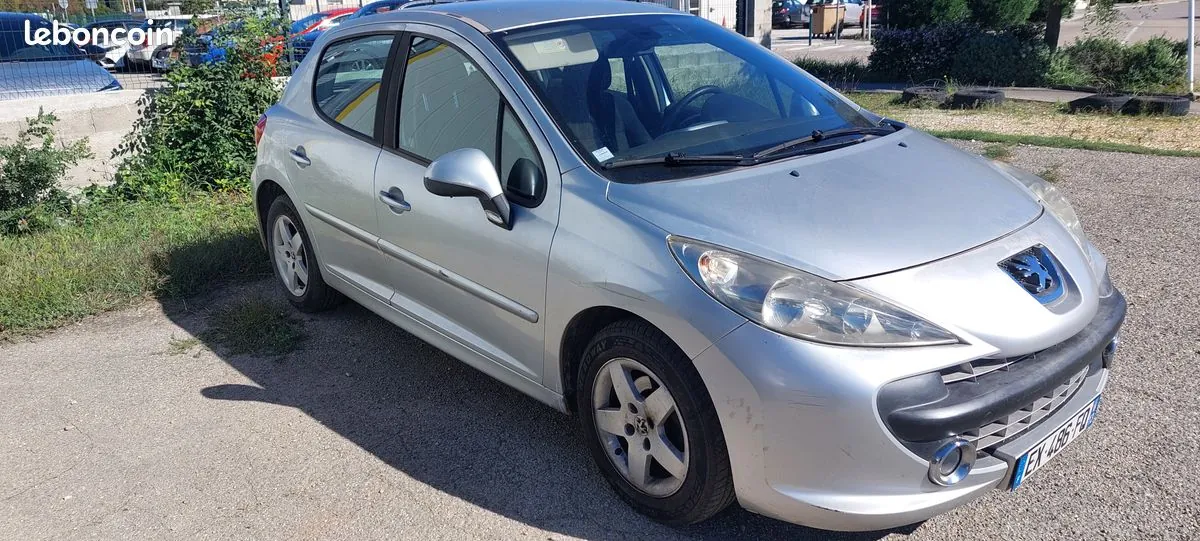 Peugeot 207 2006 photo 2