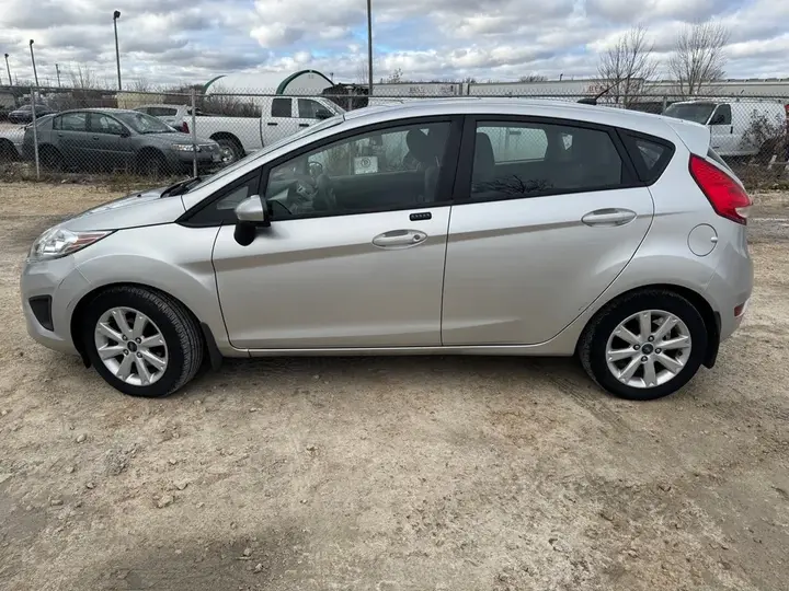 Ford Fiesta 2012 photo 2