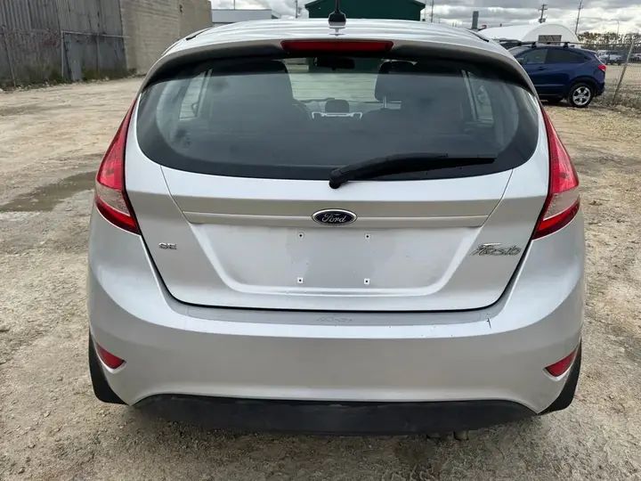 Ford Fiesta 2012 photo 4
