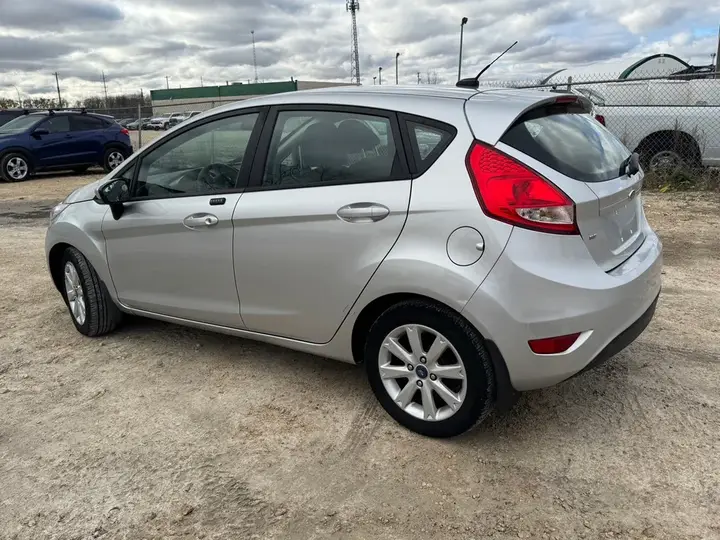 Ford Fiesta 2012 photo 3