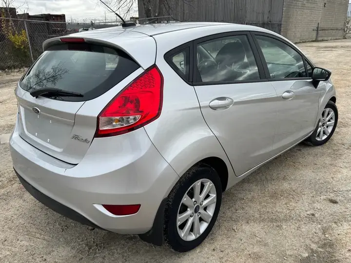 Ford Fiesta 2012 photo 5