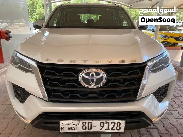 Toyota Fortuner 2023 photo 3