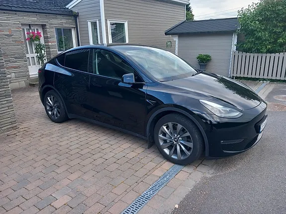 Tesla Model Y 2023 photo 5