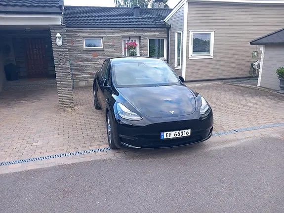 Tesla Model Y 2023 photo 3