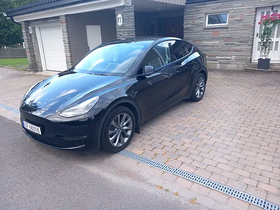 Tesla Model Y 2023 photo 4