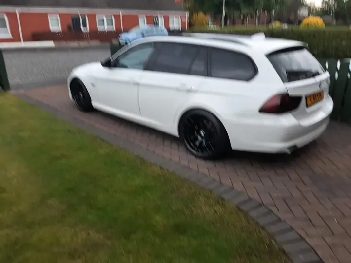 BMW 3 Series 2011 photo 3