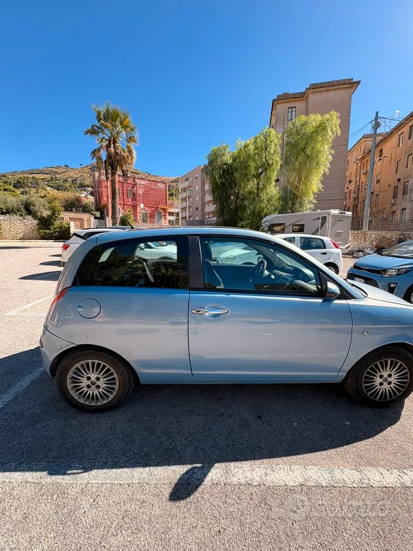 Lancia Ypsilon 2004 photo 2