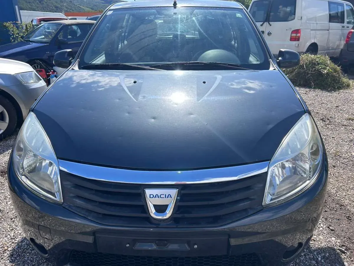 Dacia Sandero 2010 photo 3