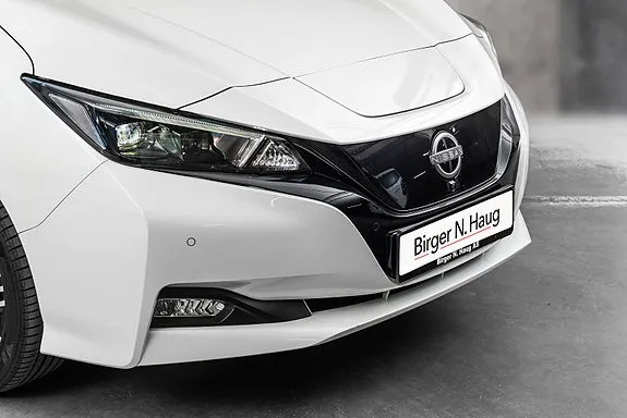 Nissan Leaf 2023 photo 2