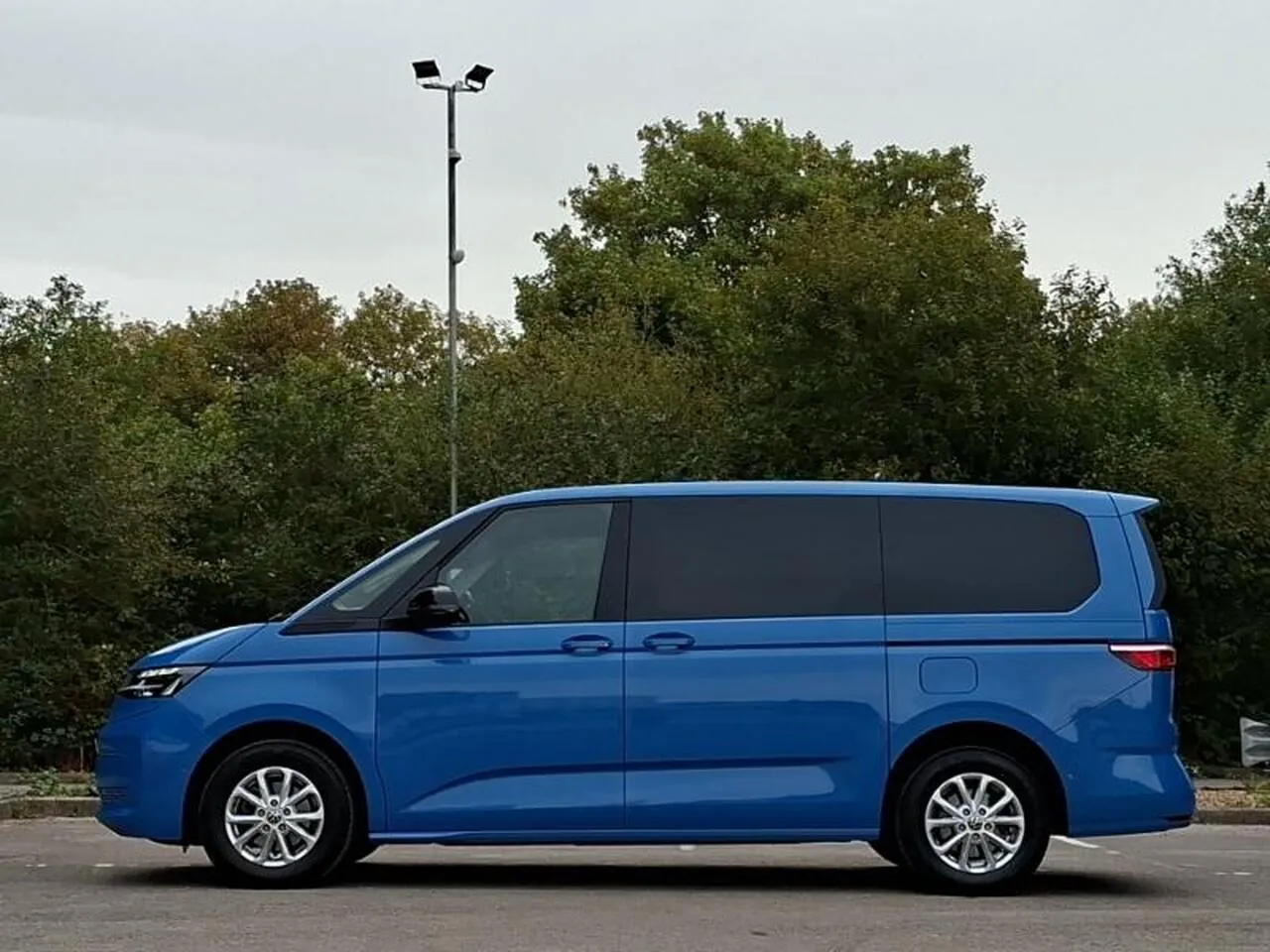 Volkswagen Multivan 2024 photo 4