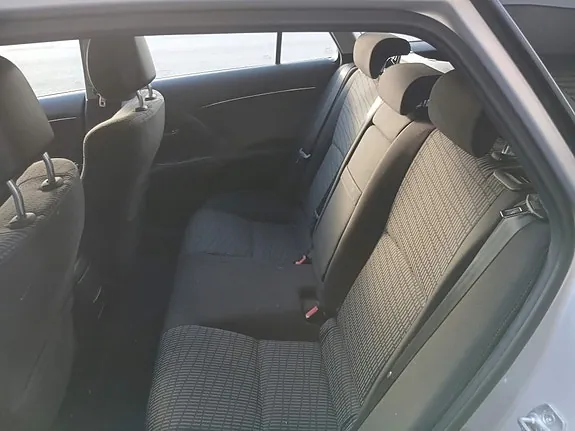 Toyota Avensis 2011 photo 4