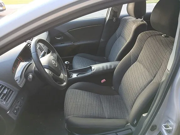 Toyota Avensis 2011 photo 3