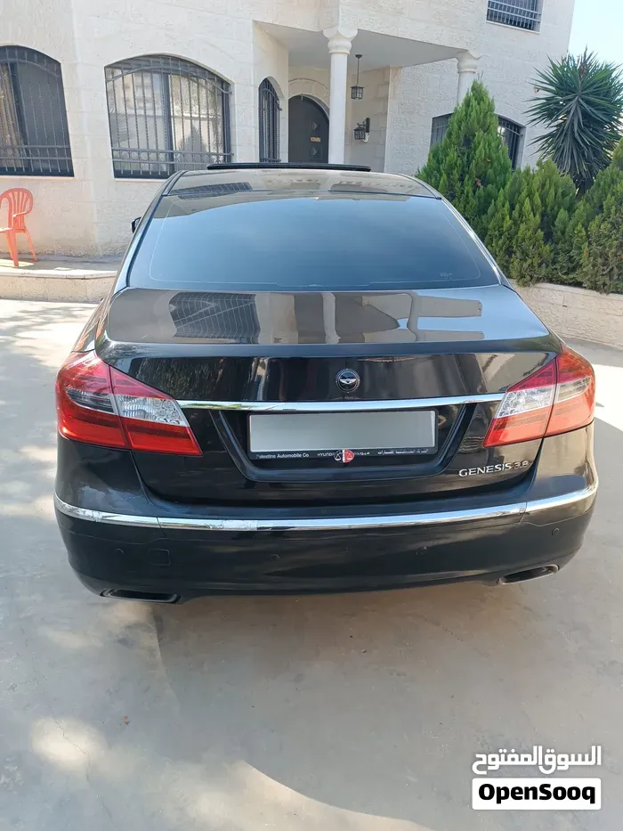 Hyundai Genesis 2013 photo 2