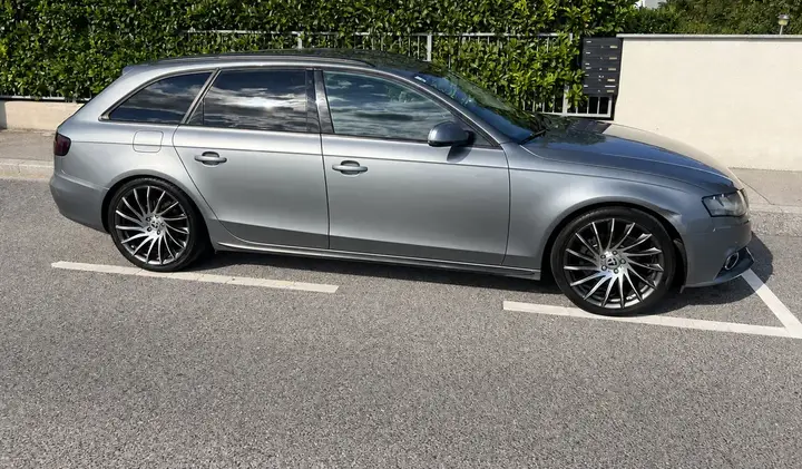 Audi A4 2010 photo 3