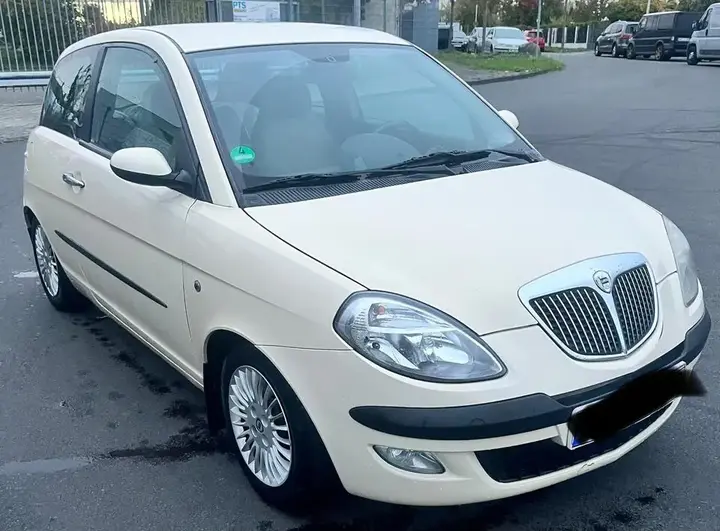 Lancia Ypsilon