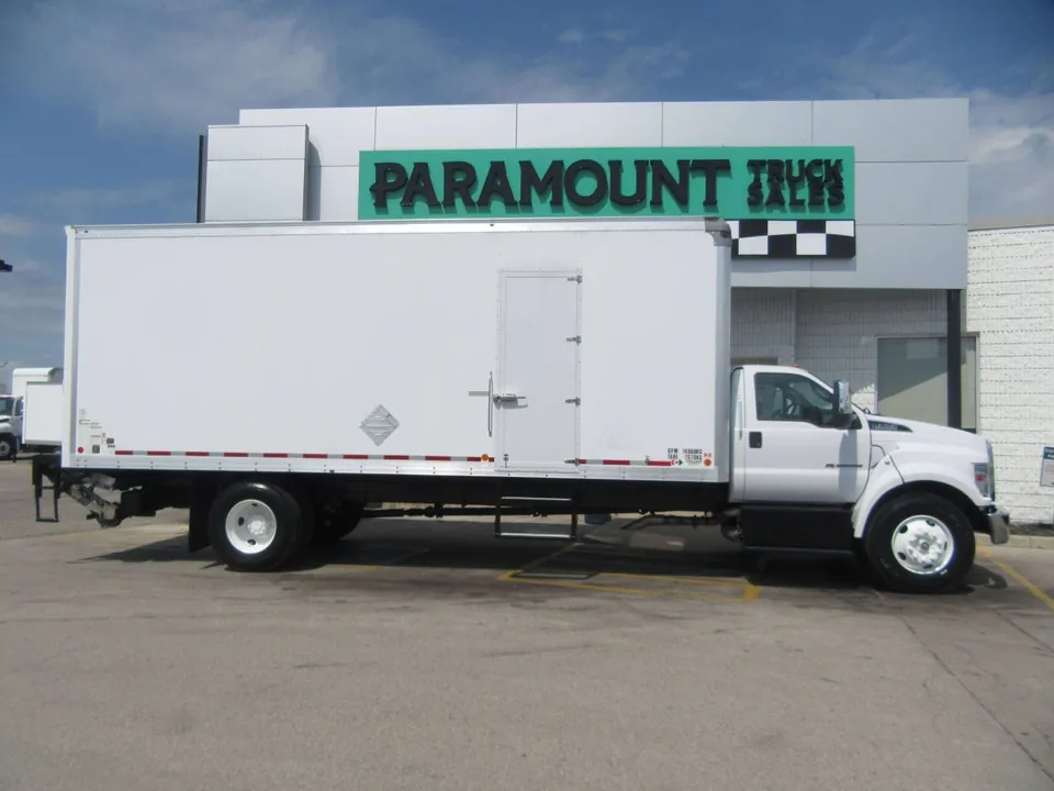 Ford F-750 2022 photo 2