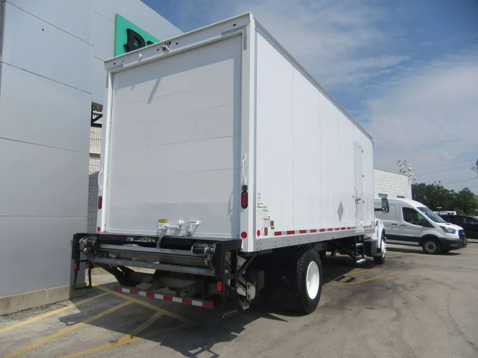 Ford F-750 2022 photo 4