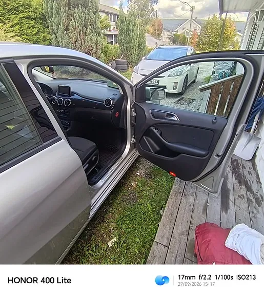 Mercedes-Benz B180 2012 photo 2