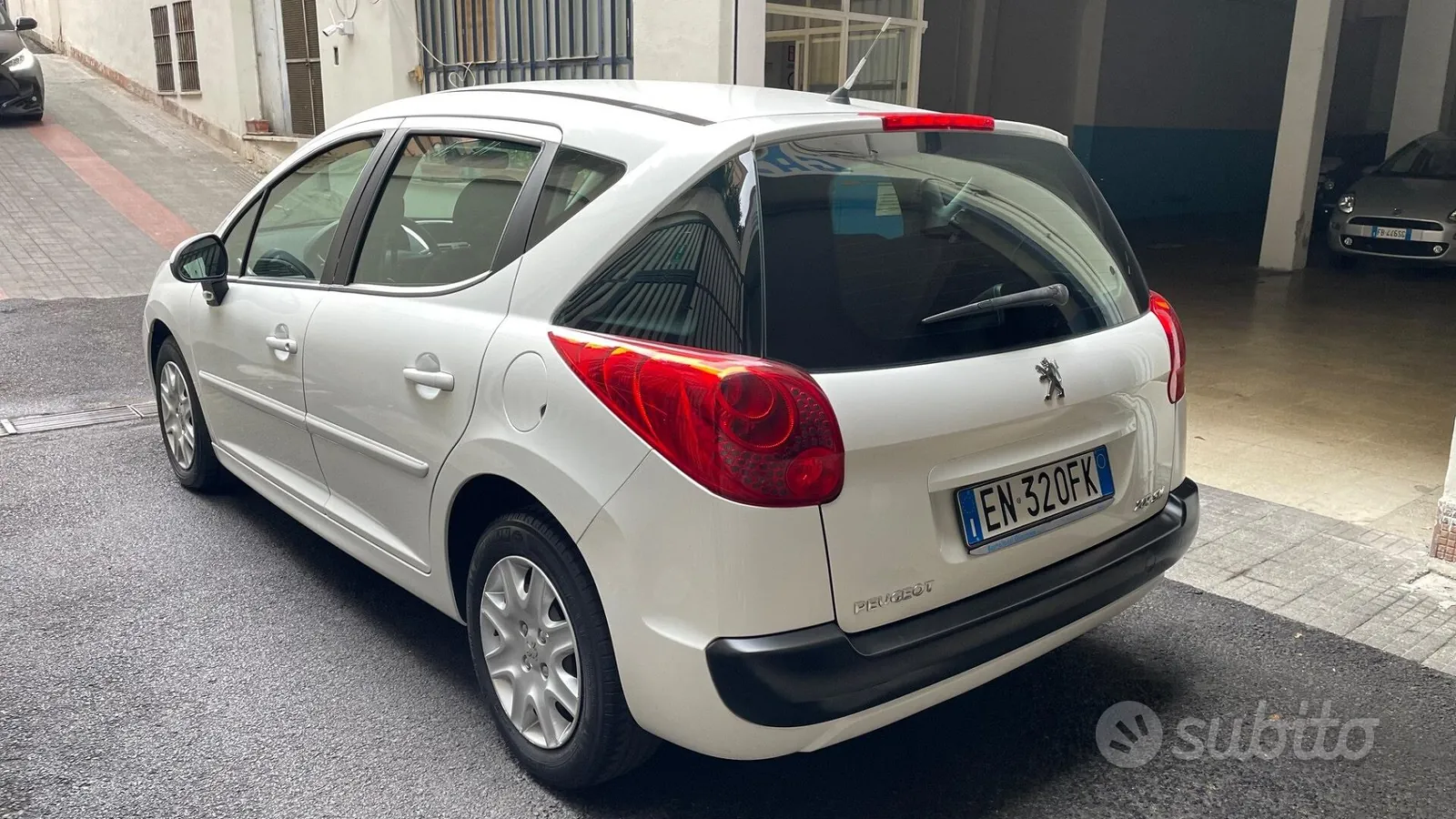 Peugeot 207 2012 photo 4