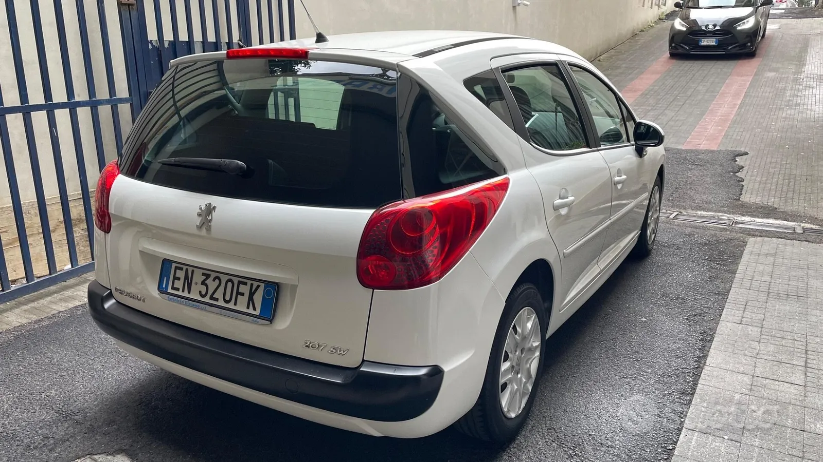 Peugeot 207 2012 photo 2