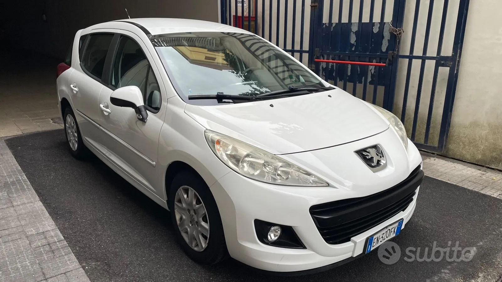 Peugeot 207 2012 photo 3