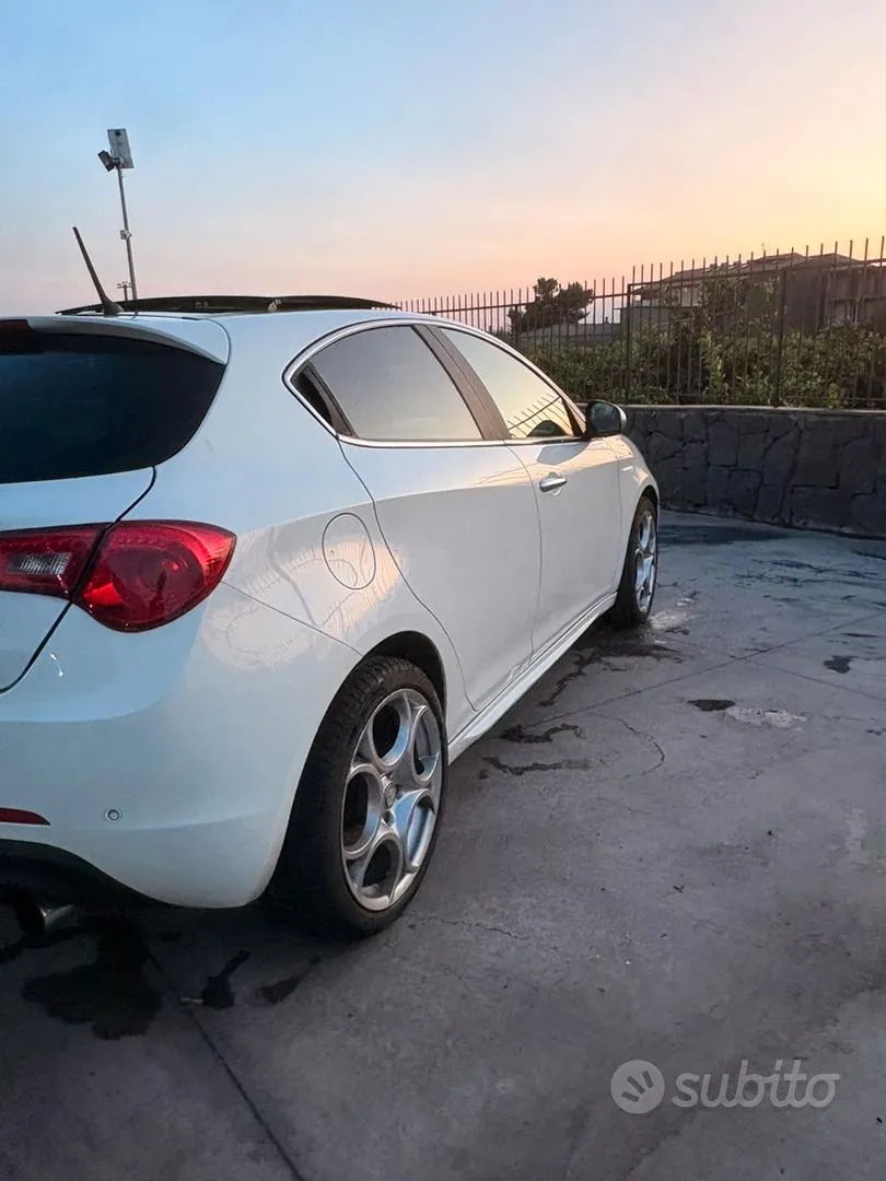 Alfa Romeo Giulietta 2012 photo 5
