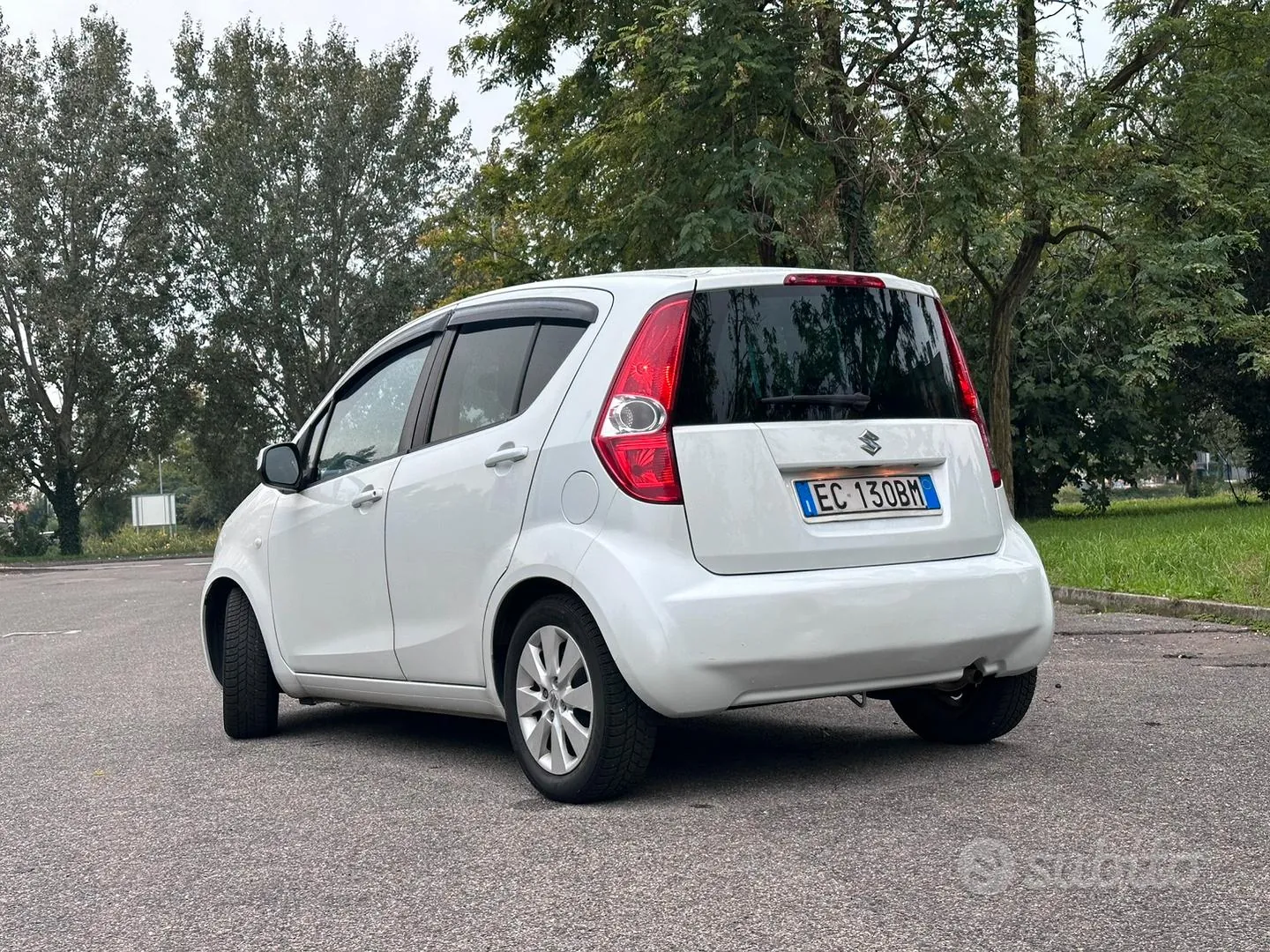 Suzuki Splash 2010 photo 4