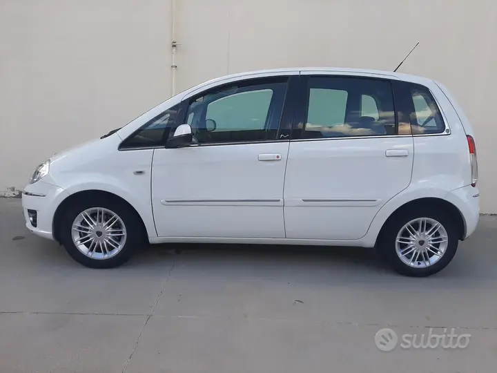 Lancia Musa 2011 photo 2