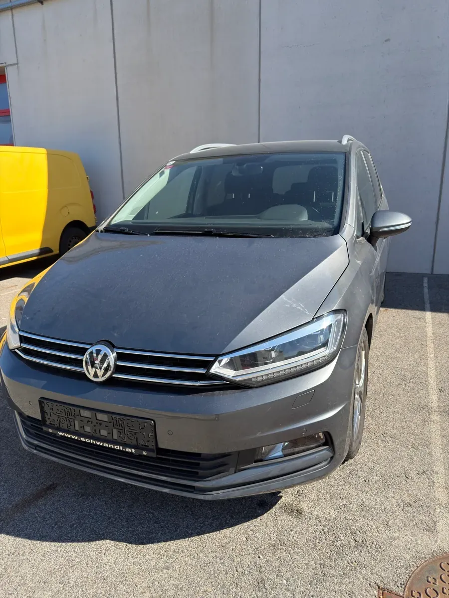 Volkswagen Touran 2017 photo 2