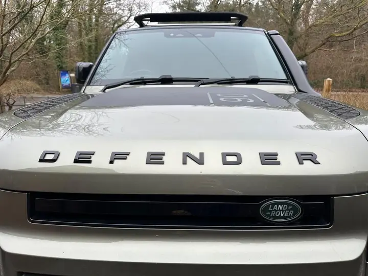 Land Rover Defender 90 2022 photo 2
