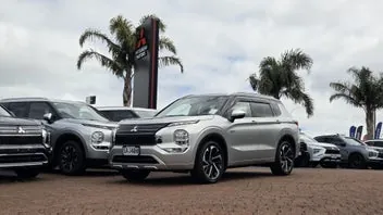 Mitsubishi Outlander 2023 photo 2