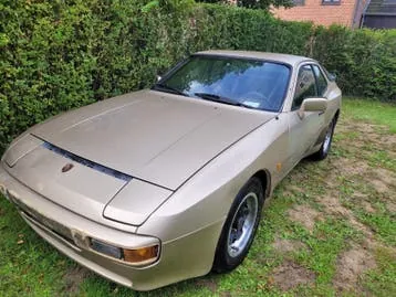 Porsche 944