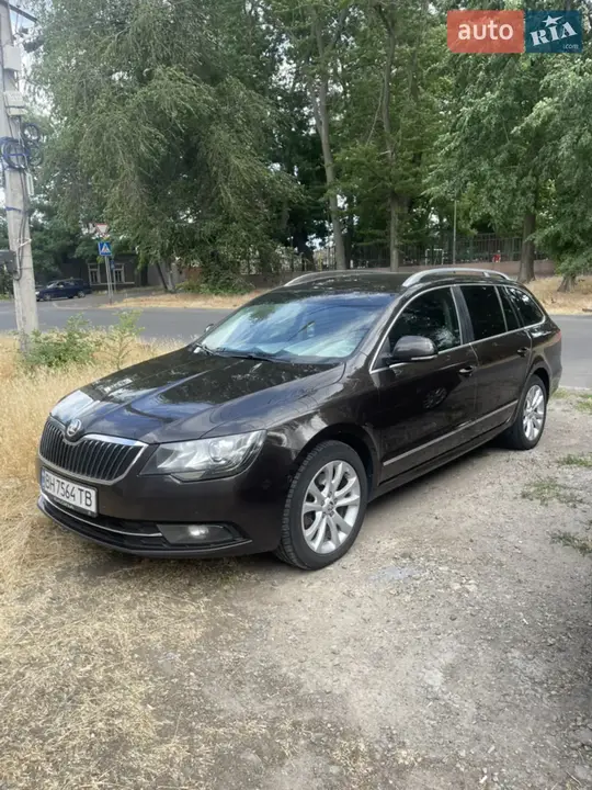 Skoda Superb 2014 photo 2