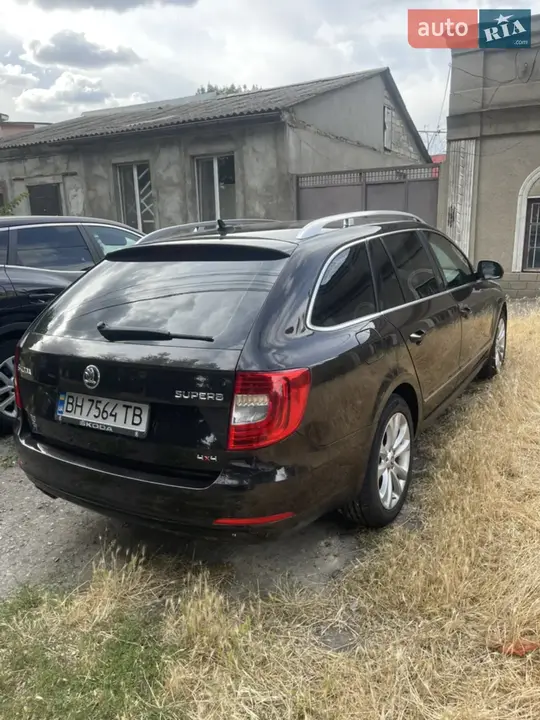 Skoda Superb 2014 photo 4