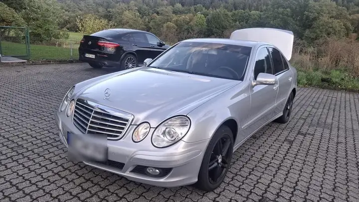 Mercedes-Benz E200