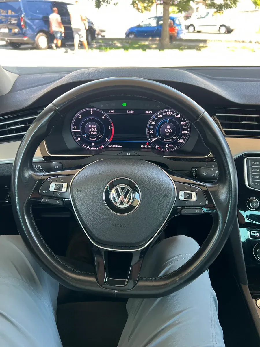 Volkswagen Passat 2017 photo 2