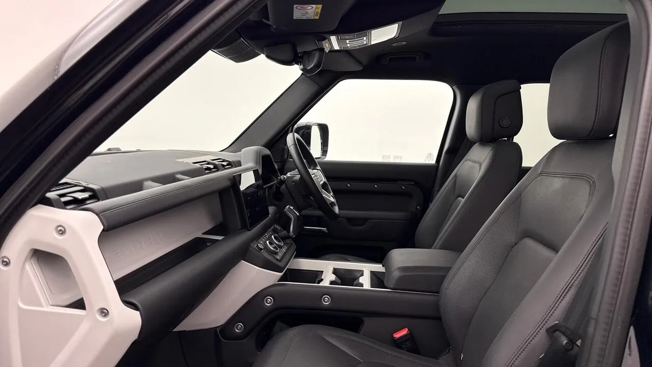 Land Rover Defender 130 2025 photo 3