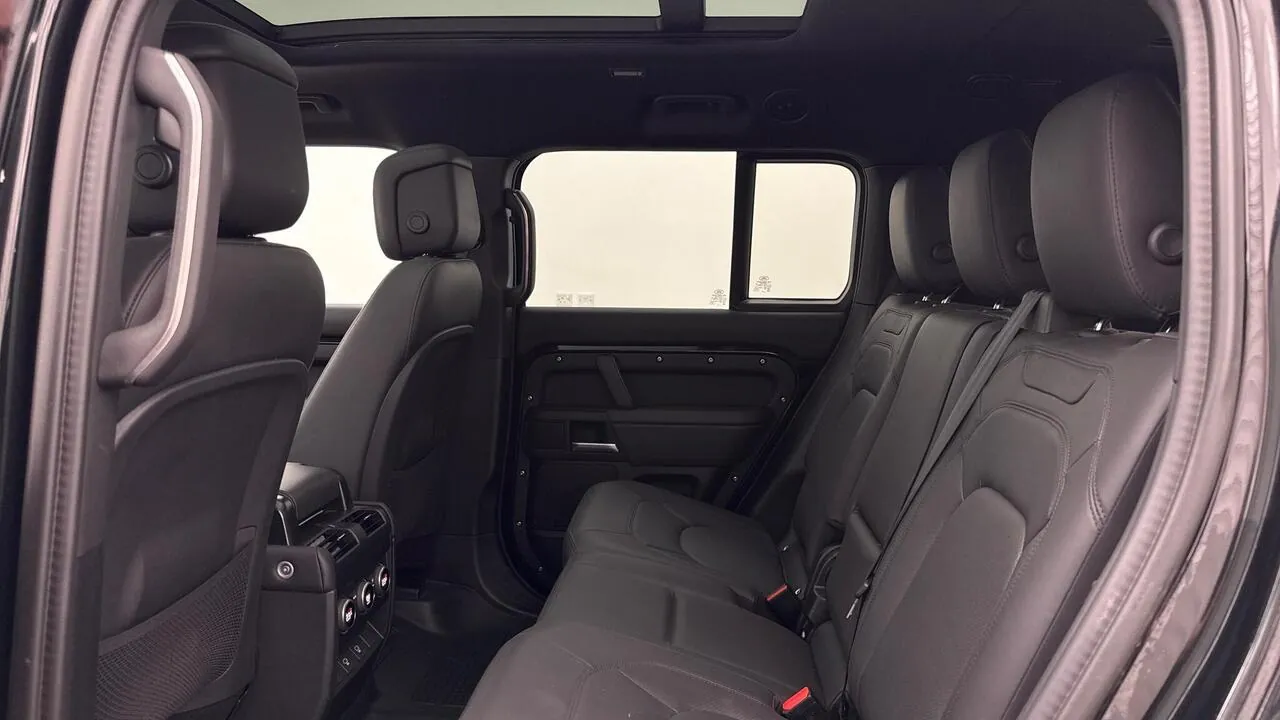 Land Rover Defender 130 2025 photo 4
