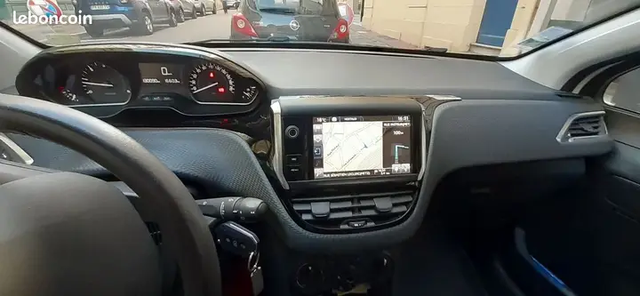 Peugeot 208 2016 photo 3