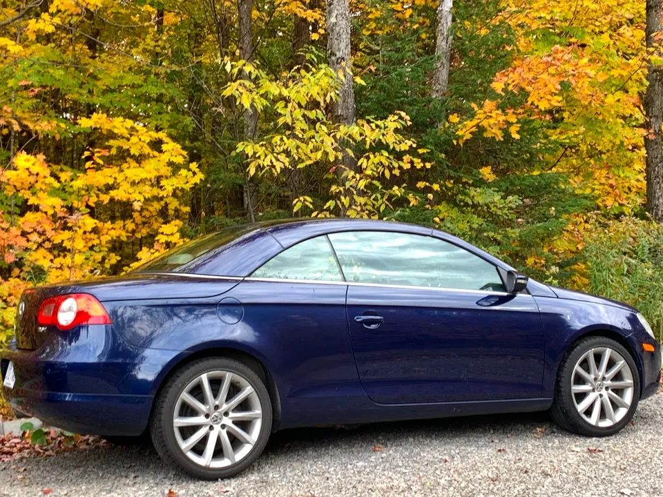 Volkswagen Eos 2010 photo 2