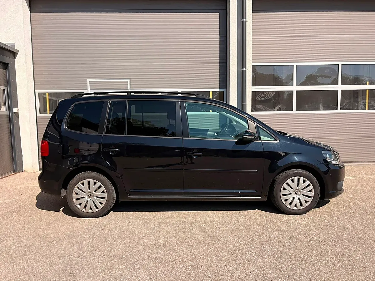 Volkswagen Touran 2013 photo 2