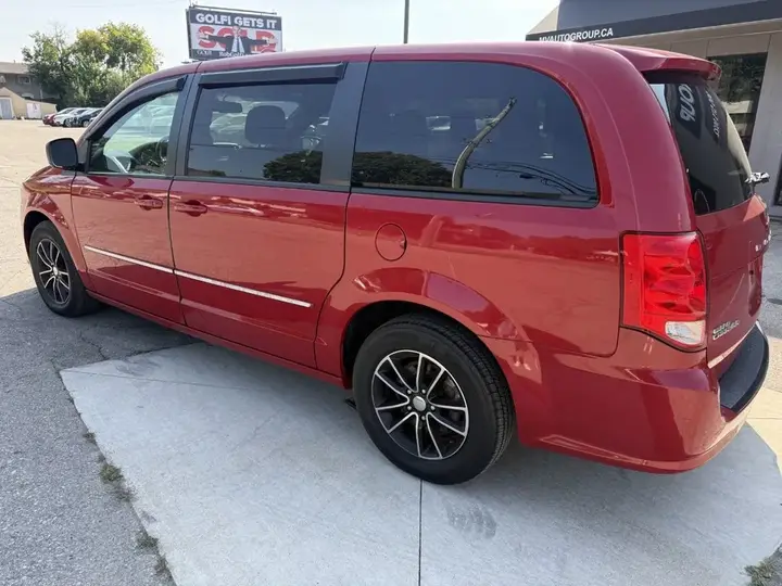 Dodge Grand Caravan 2016 photo 3