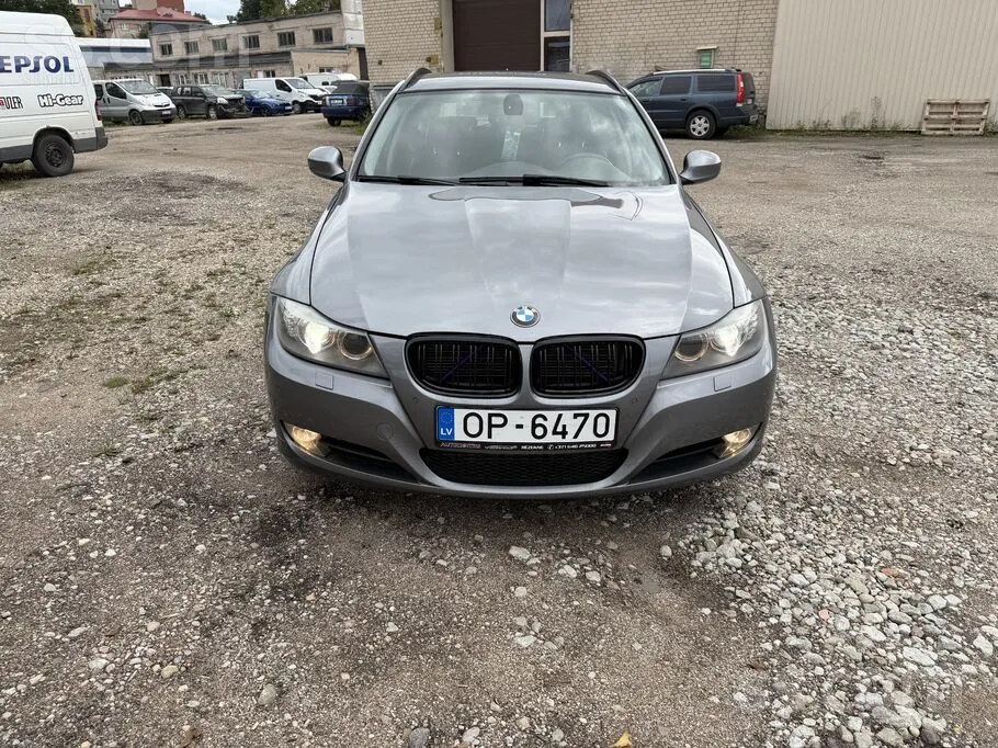 BMW 320 2012 photo 2