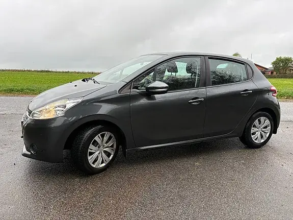 Peugeot 208 2012 photo 2