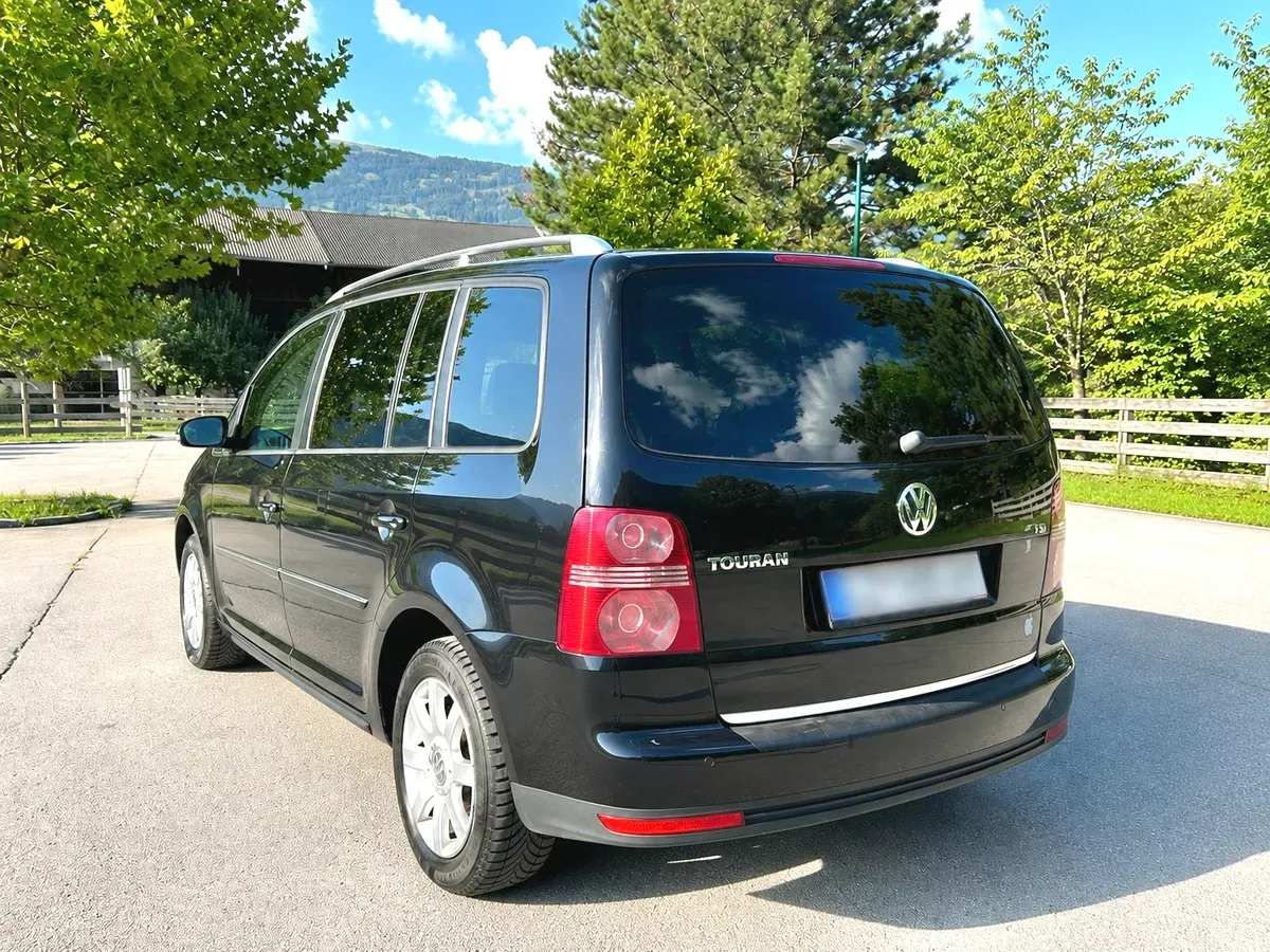 Volkswagen Touran 2008 photo 2