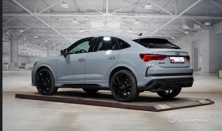 Audi Q3 2021 photo 2