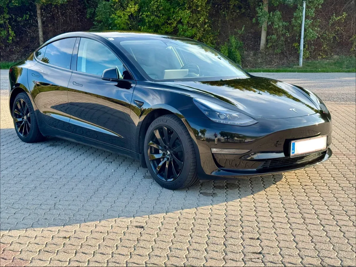 Tesla Model 3 2022 photo 2