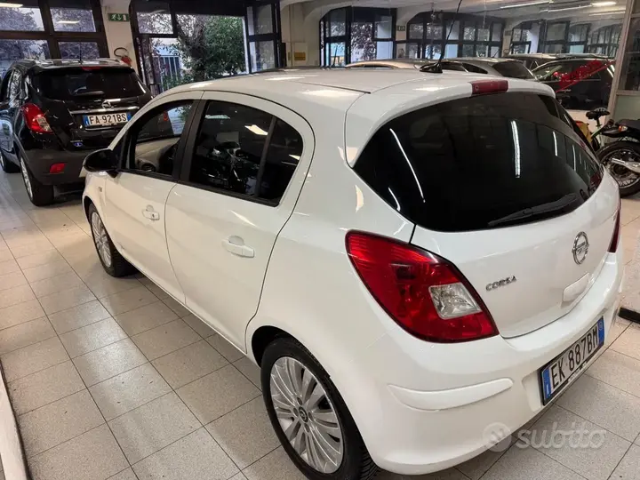 Opel Corsa 2011 photo 3