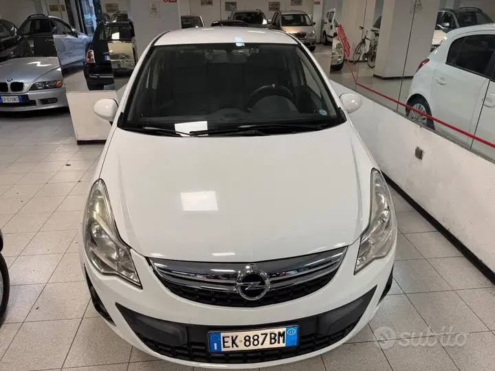 Opel Corsa 2011 photo 2
