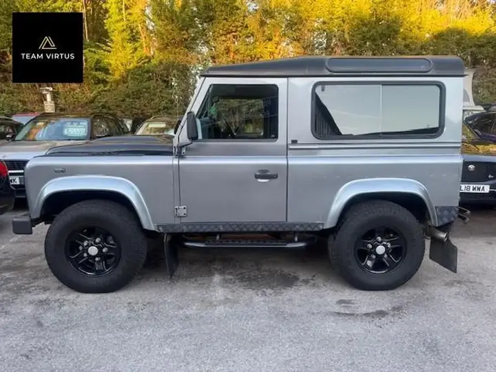 Land Rover Defender 90 2012 photo 3